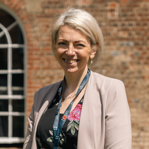 Private tutor Jennifer in Winchester